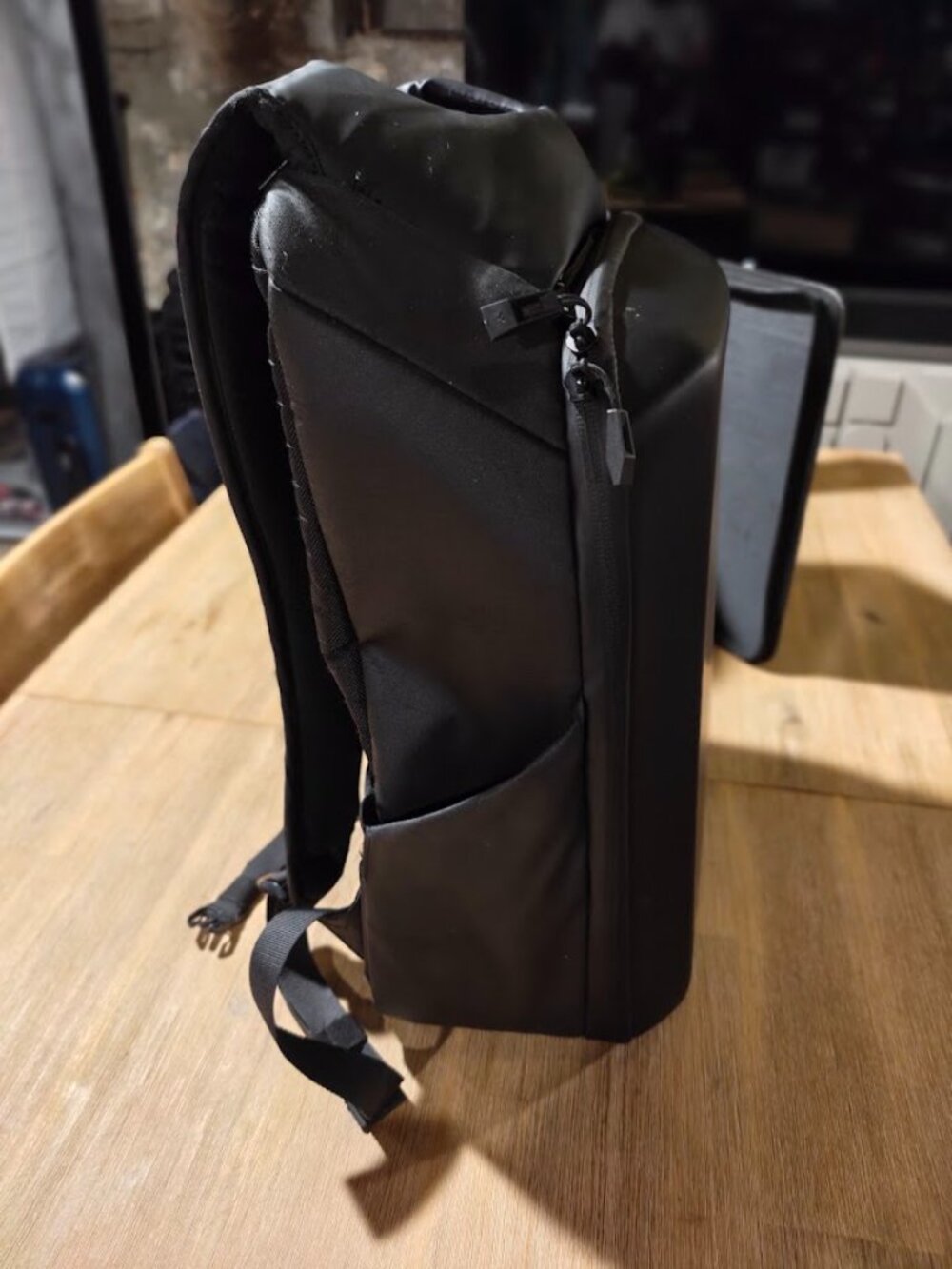 Tesla Core Backpack - Picture 3 of 7